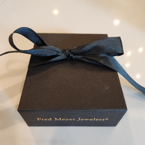 Beautiful blue topaz set in sterling silver - Picture 2 of 4